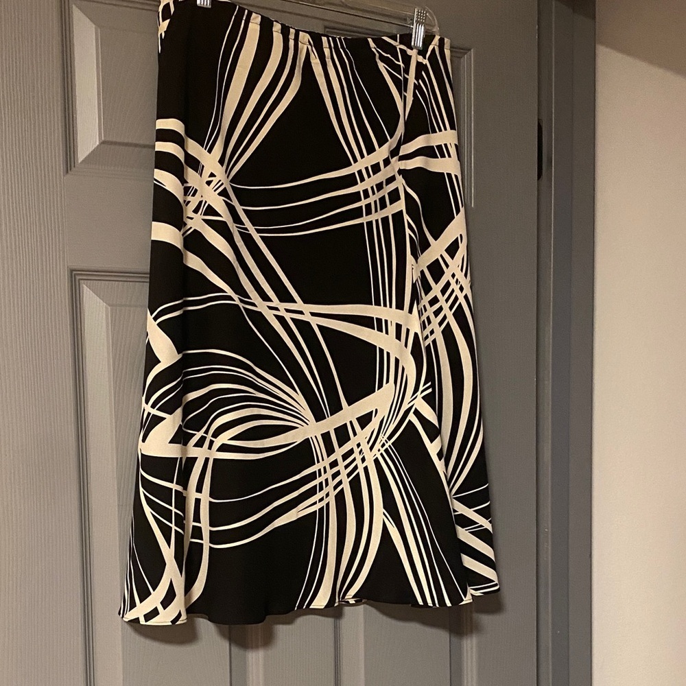 Grace Dane Lewis Size 10 Silk Black and Cream Skirt with slit work office